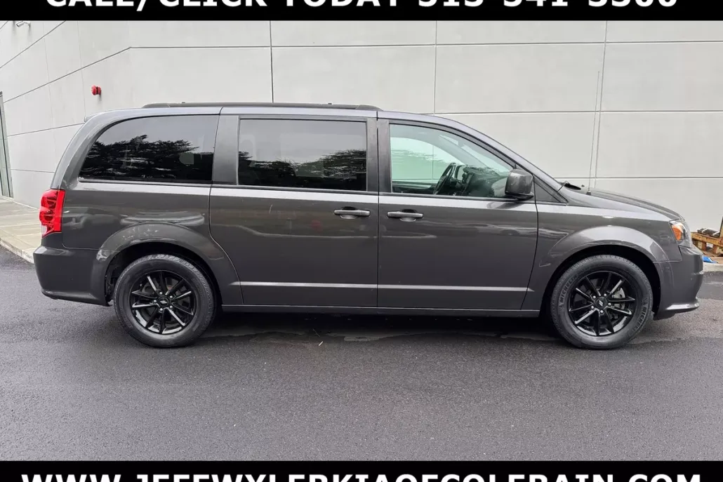 2019 Dodge Grand Caravan GT photo 1