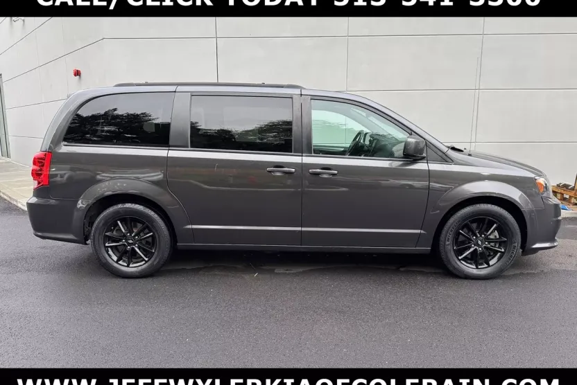2019 Dodge Grand Caravan GT photo 1