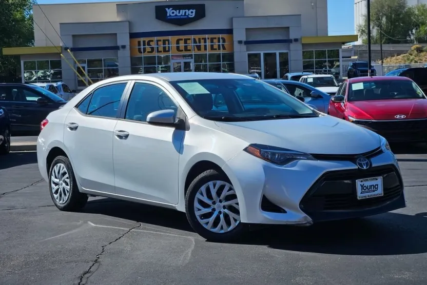 2017 Toyota Corolla L photo 1