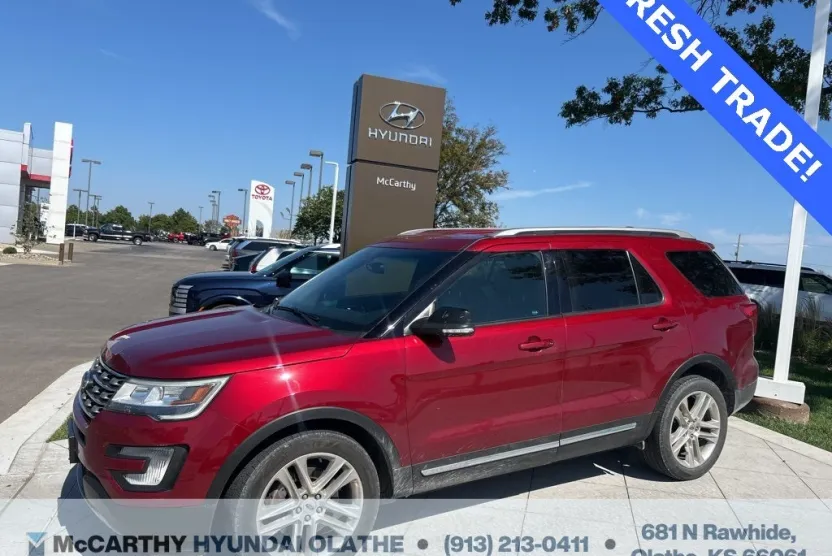 2017 Ford Explorer XLT photo 1