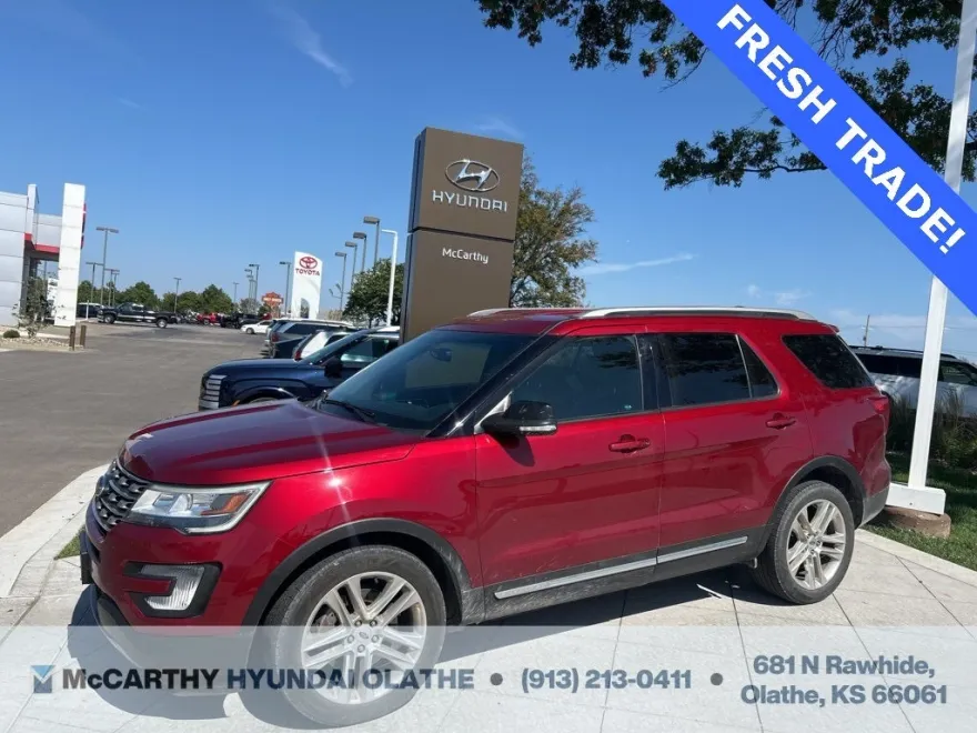 2017 Ford Explorer XLT photo 1
