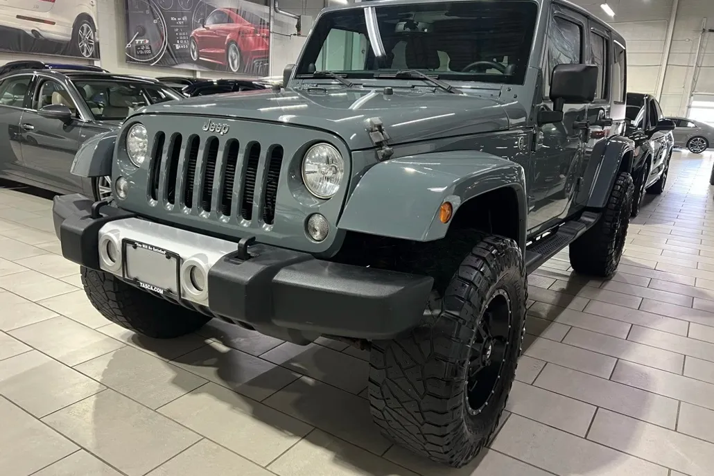 2014 Jeep Wrangler Unlimited Sahara photo 1