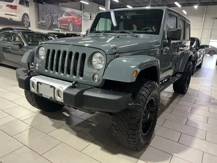 2014 Jeep Wrangler Unlimited Sahara photo 1