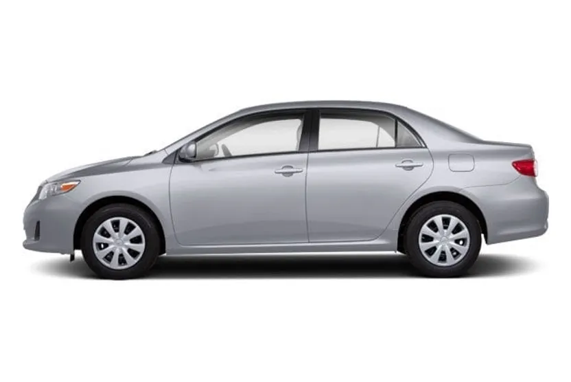 2013 Toyota Corolla LE photo 1