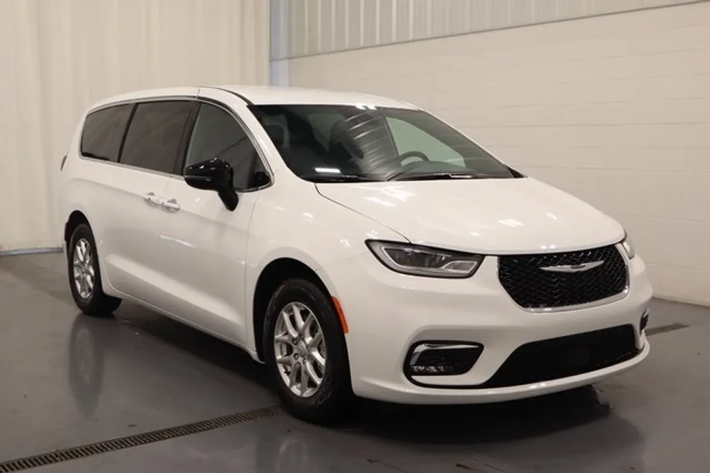 2026 Chrysler Pacifica photo 1