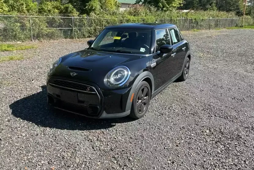 2022 Mini Cooper 4 Door Hardtop S photo 1