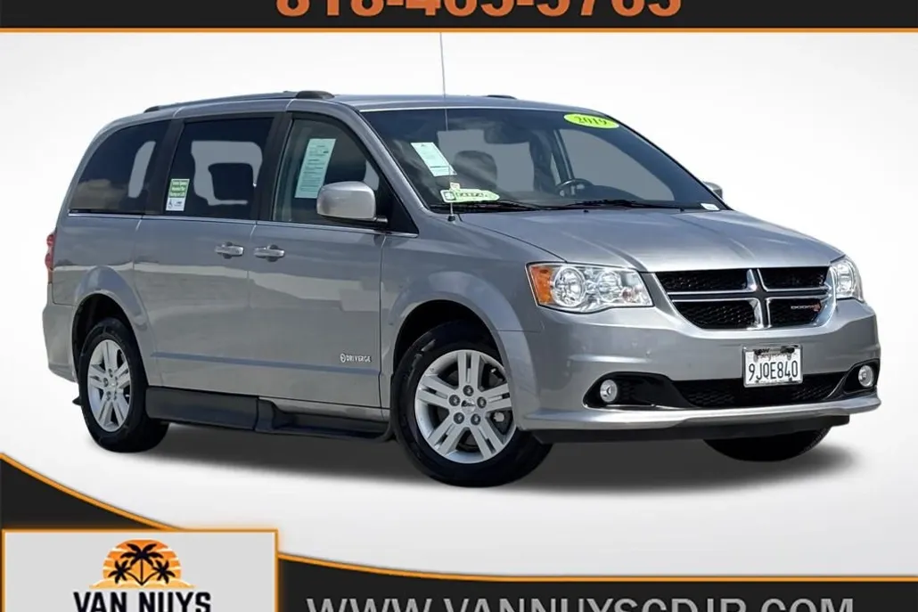 2019 Dodge Grand Caravan SXT photo 1