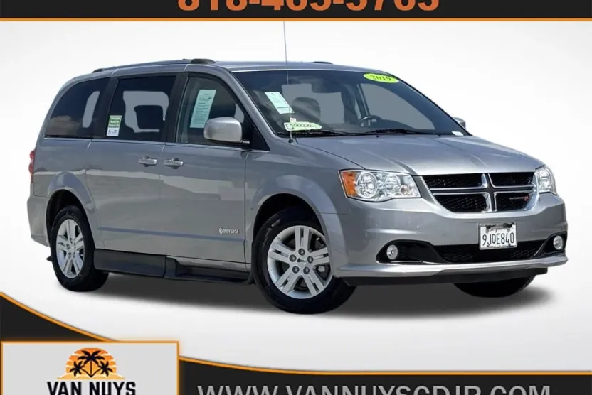 2019 Dodge Grand Caravan SXT photo 1