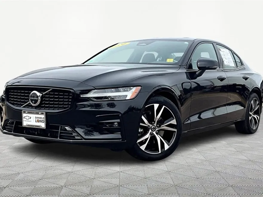 2024 Volvo S60 B5 Plus photo 1