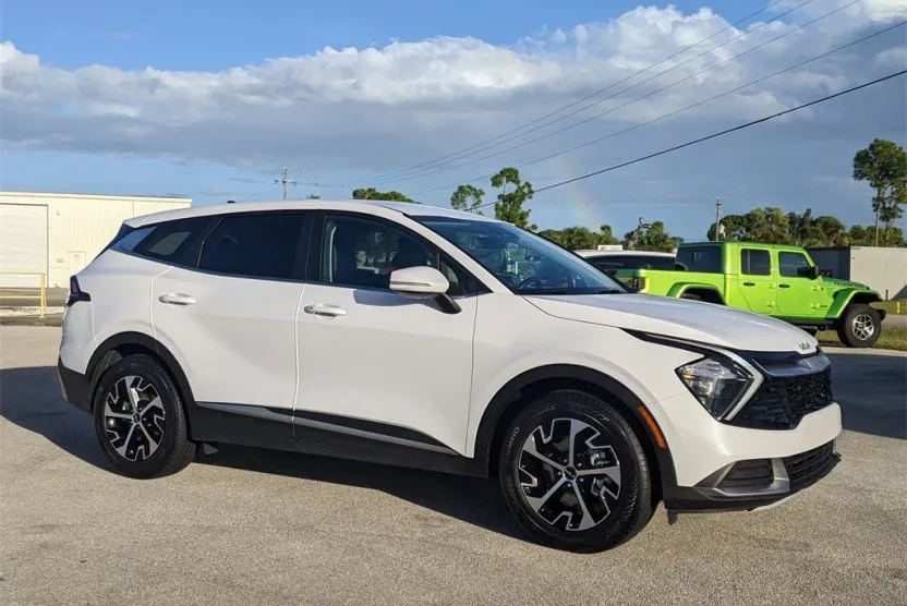 2023 Kia Sportage EX photo 1