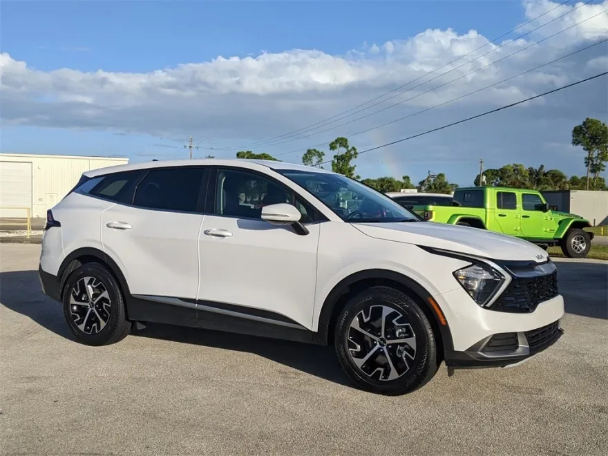 2023 Kia Sportage EX photo 1