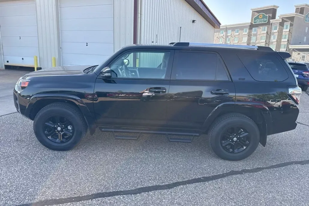 2023 Toyota 4Runner SR5 Premium 4WD photo 1