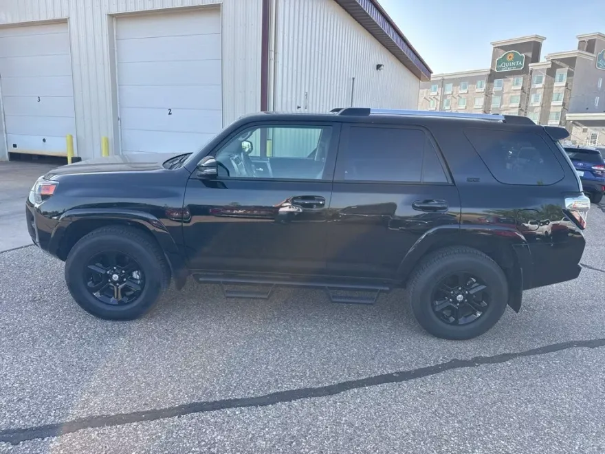 2023 Toyota 4Runner SR5 Premium 4WD photo 1