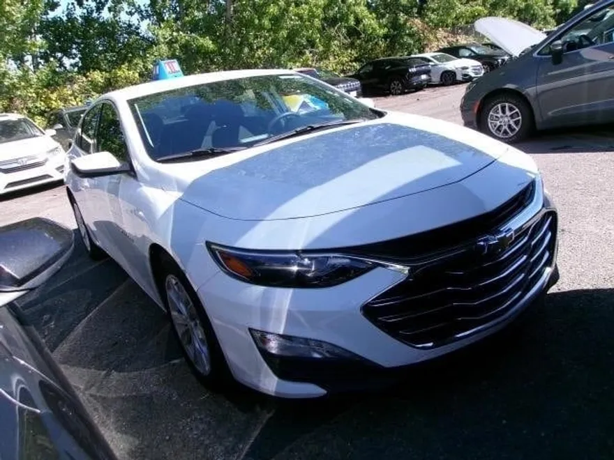 2023 Chevrolet Malibu 1LT photo 1