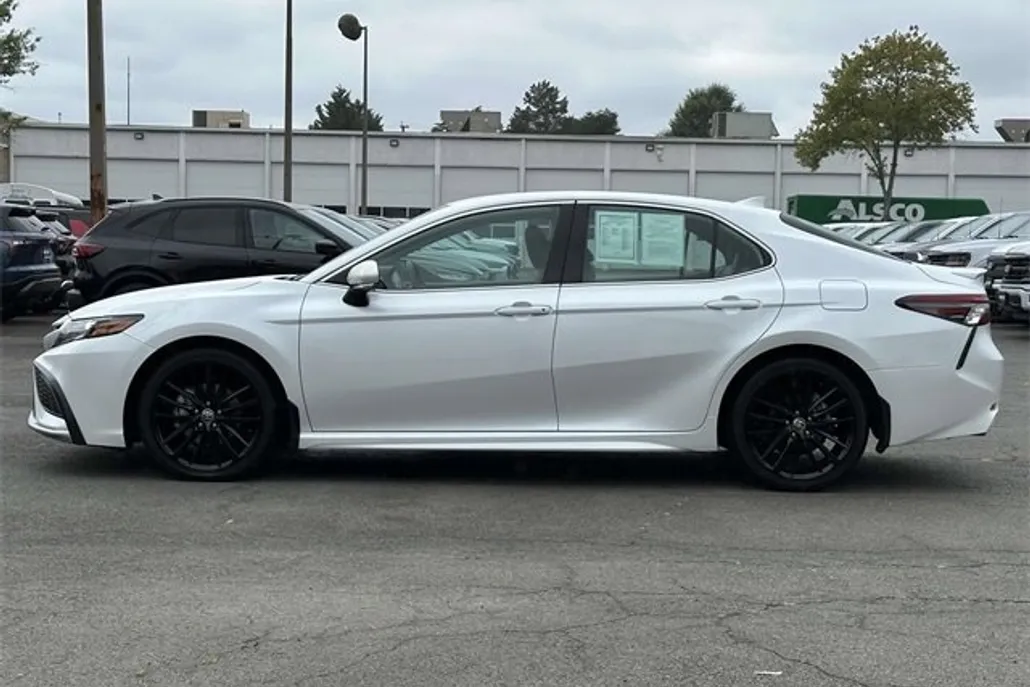 2022 Toyota Camry Hybrid XSE photo 1