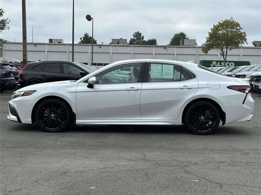 2022 Toyota Camry Hybrid XSE photo 1