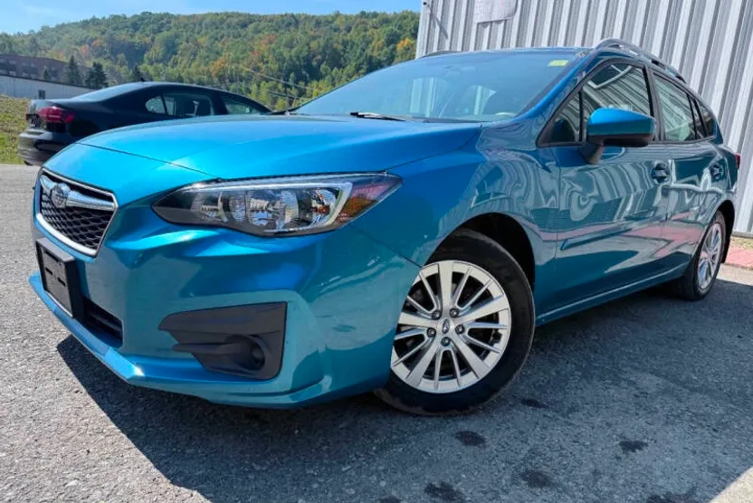 2017 Subaru Impreza Premium photo 1