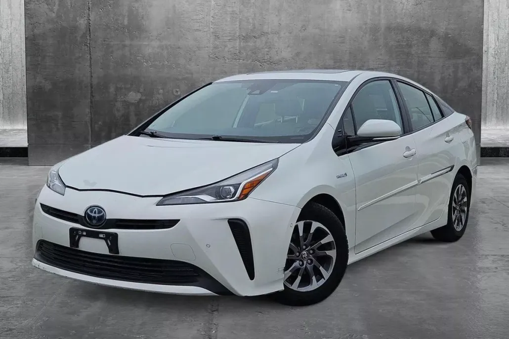 2020 Toyota Prius XLE photo 1
