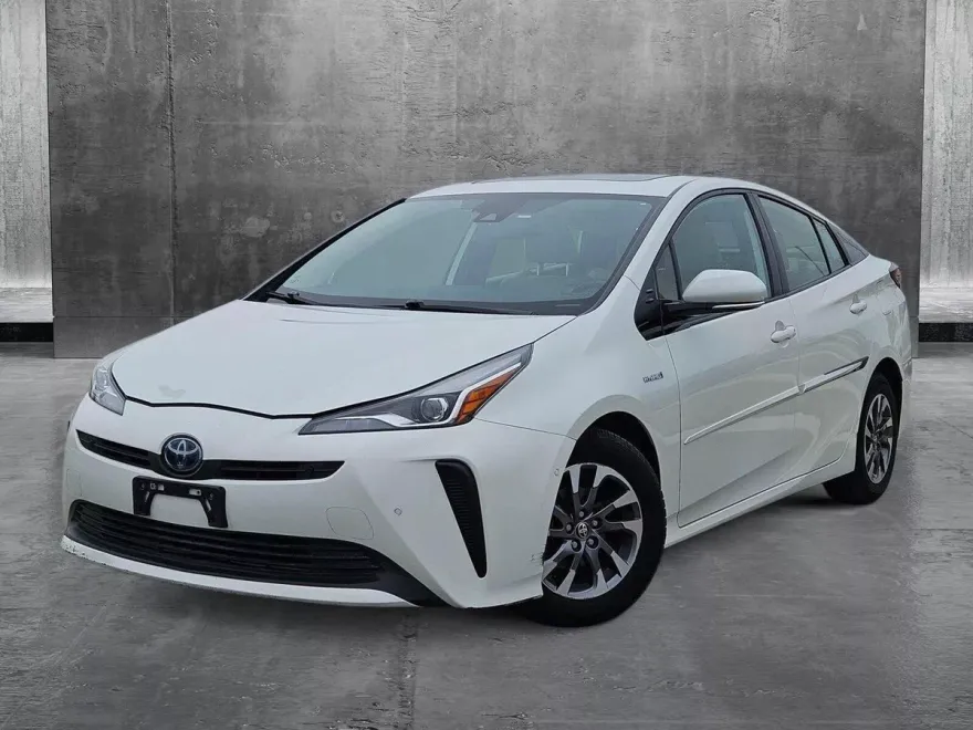 2020 Toyota Prius XLE photo 1