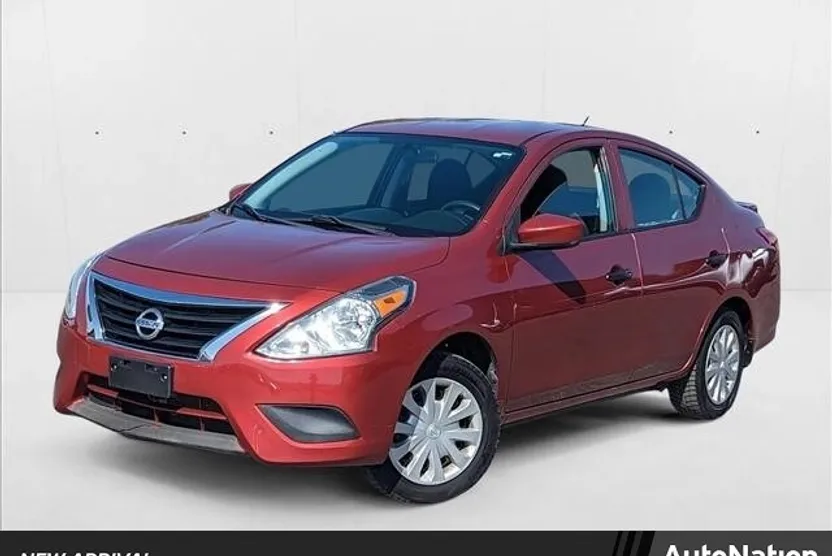 2017 Nissan Versa Plus photo 1