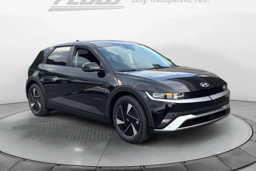 2025 Hyundai Ioniq 5 SE photo 1