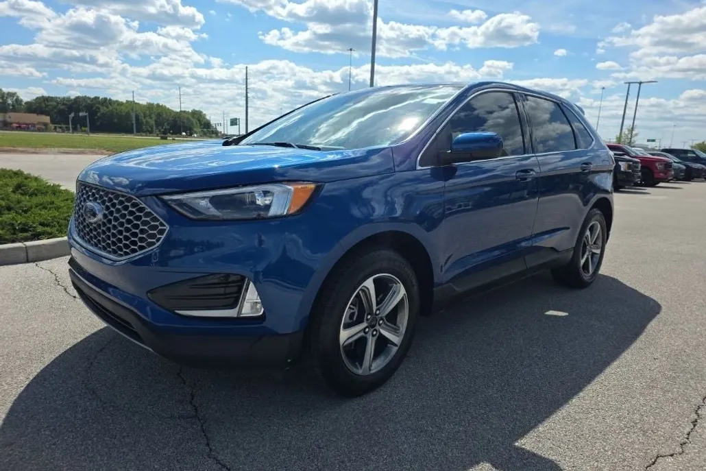 2023 Ford Edge SEL photo 1