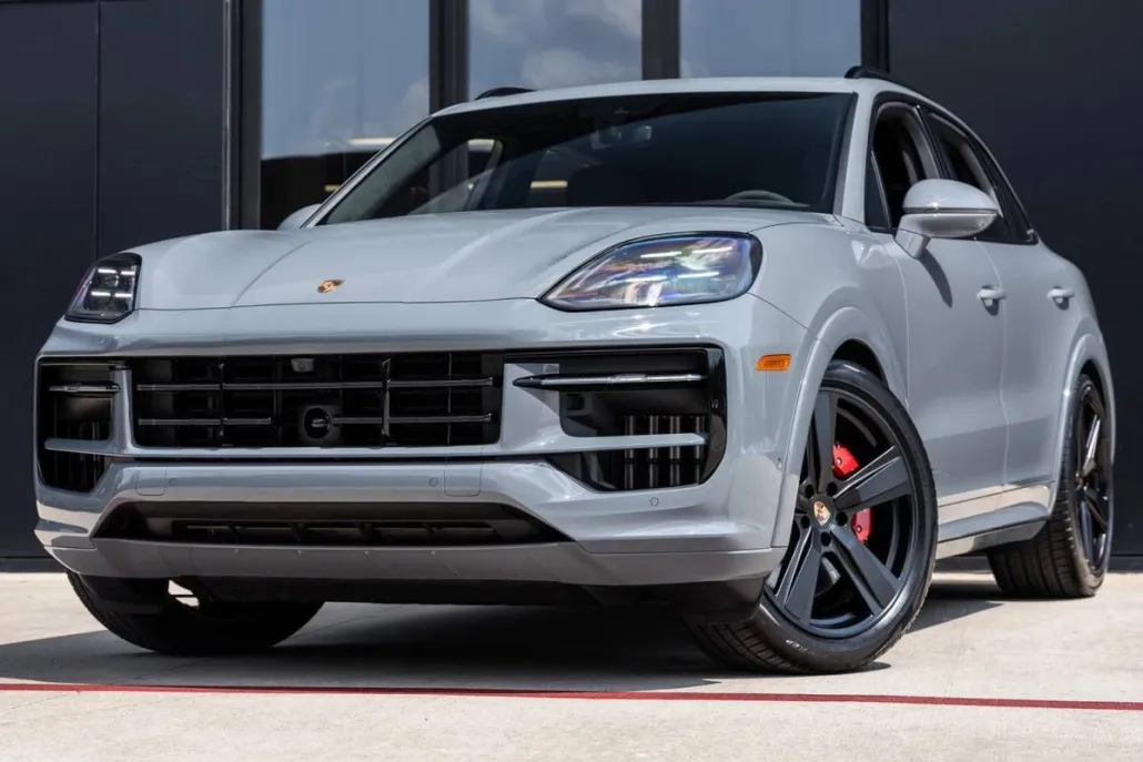 2026 Porsche Cayenne GTS photo 1