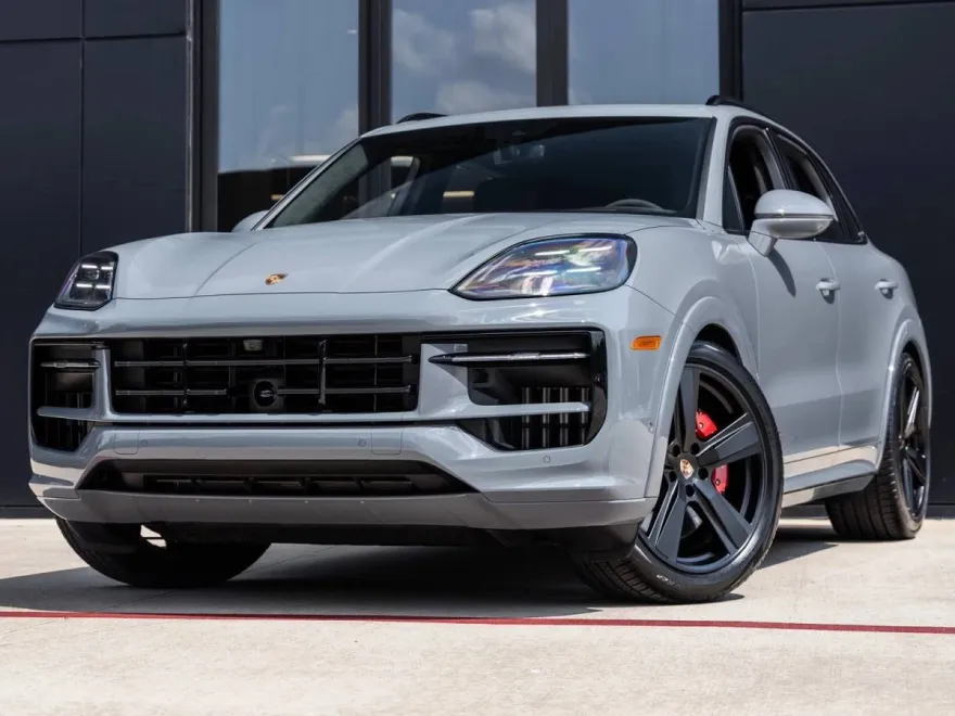 2026 Porsche Cayenne GTS photo 1