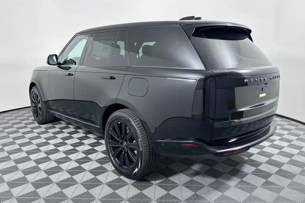 2025 Land Rover Range Rover SE photo 1