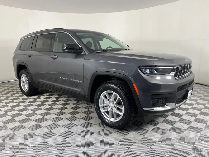 2023 Jeep Grand Cherokee Laredo photo 1