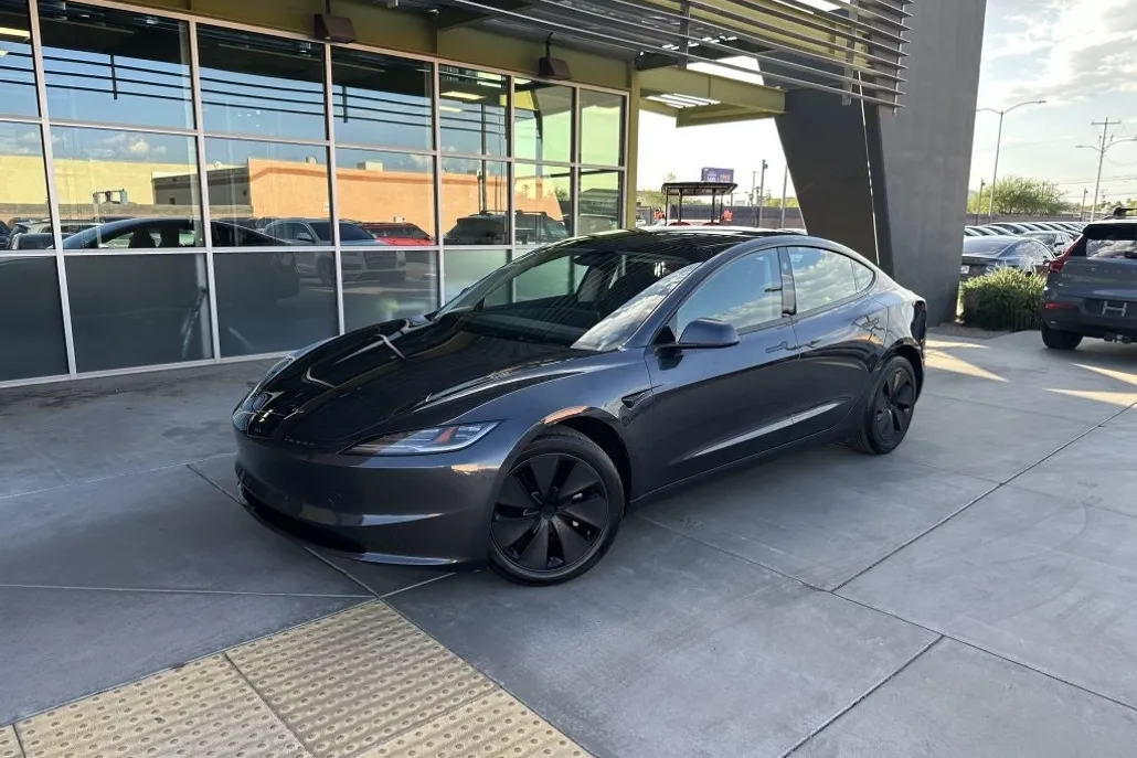 2024 Tesla Model 3 Long Range photo 1