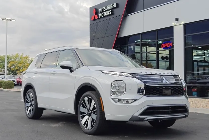 2025 Mitsubishi Outlander SEL GT photo 1