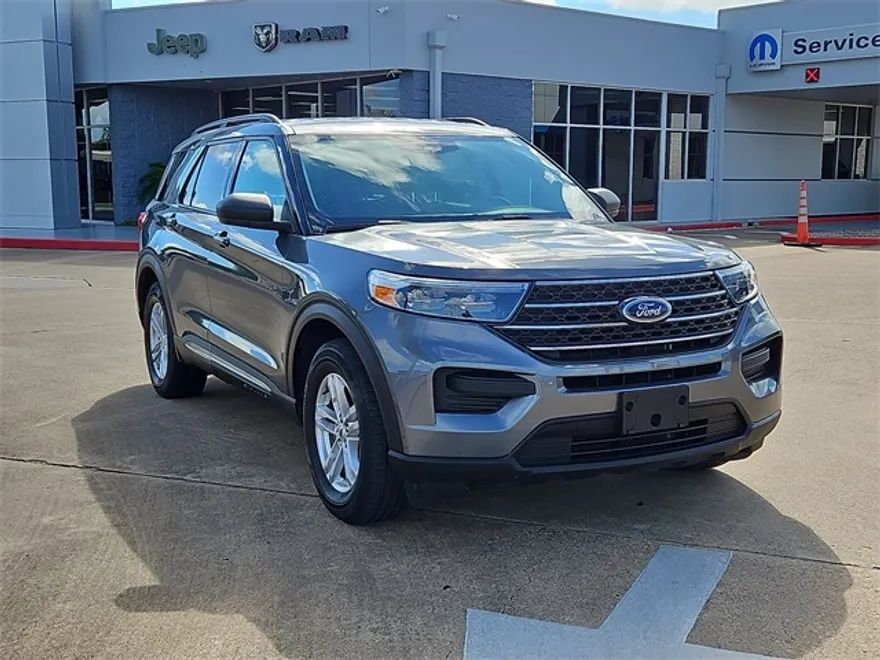 2023 Ford Explorer XLT photo 1