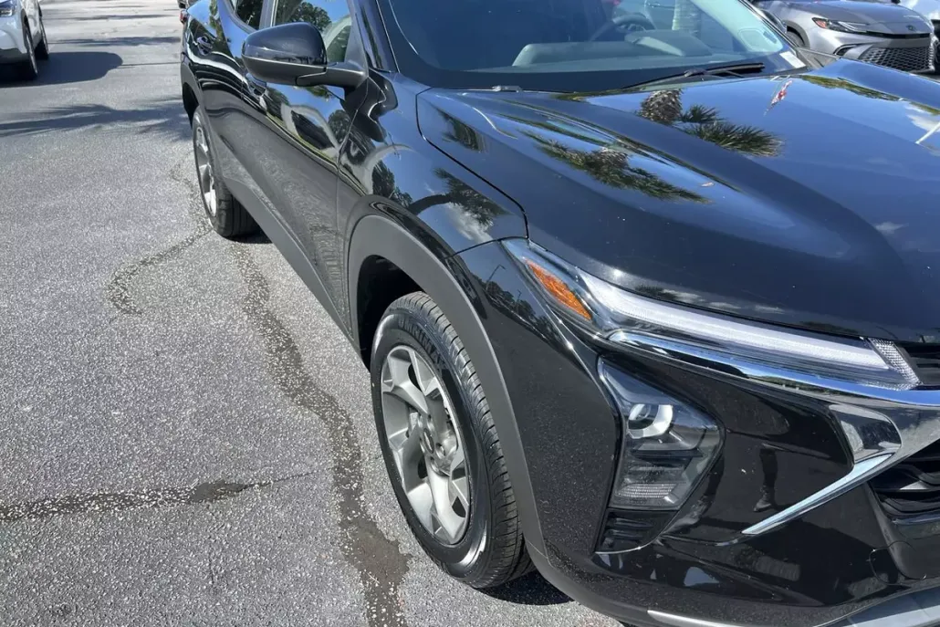 2024 Chevrolet Trax LT photo 1