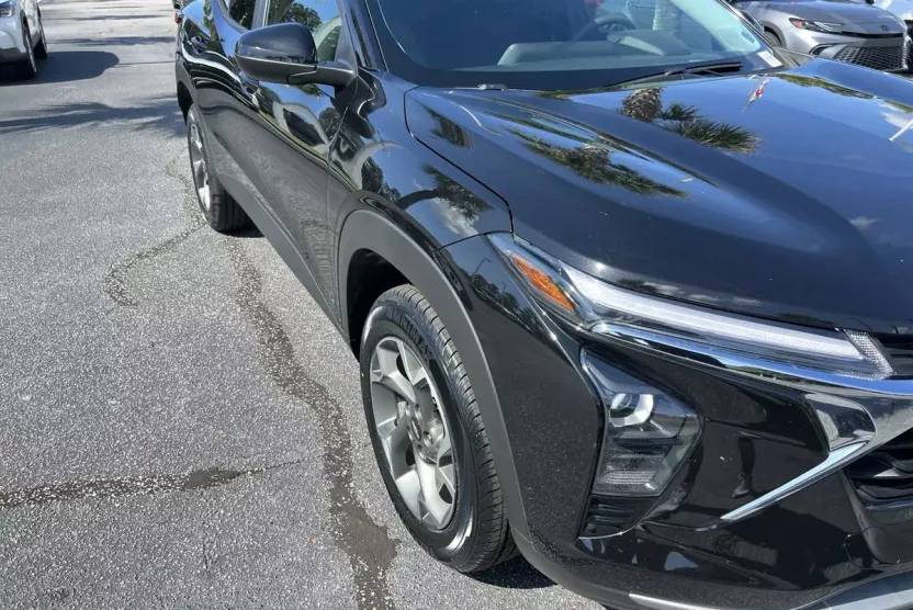 2024 Chevrolet Trax LT photo 1