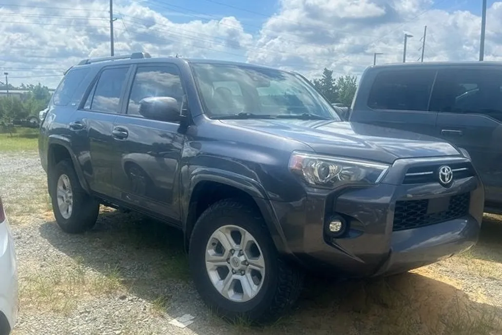 2022 Toyota 4Runner SR5 photo 1