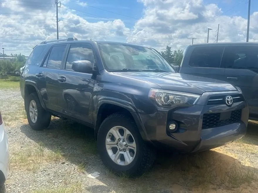 2022 Toyota 4Runner SR5 photo 1
