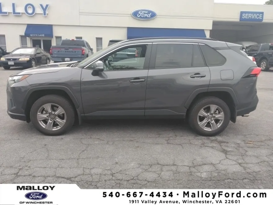 2024 Toyota RAV4 XLE photo 1