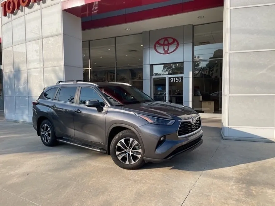 2025 Toyota Highlander Hybrid XLE photo 1