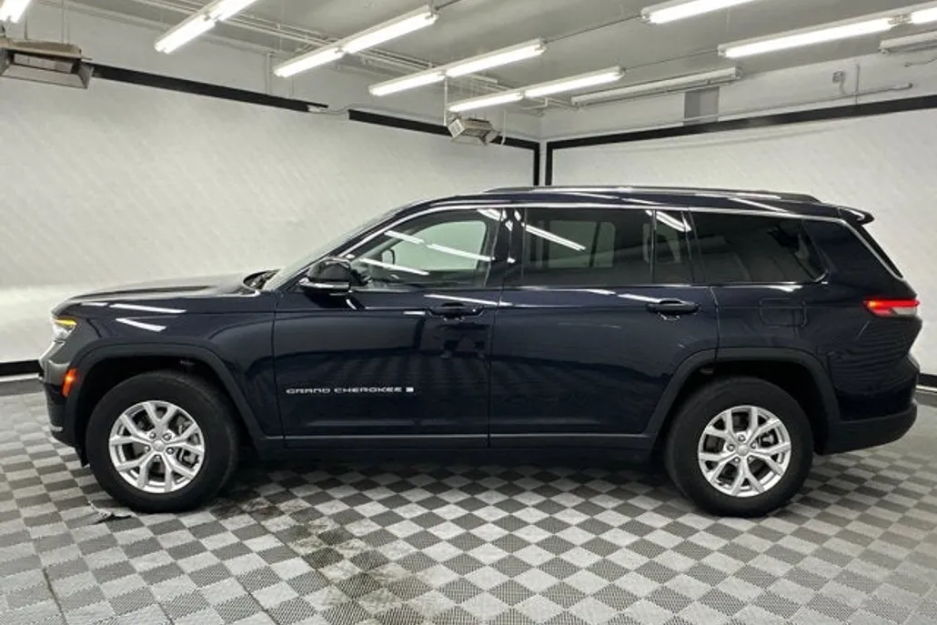 2023 Jeep Grand Cherokee Limited photo 1