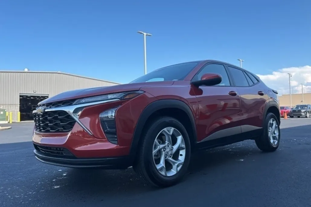 2024 Chevrolet Trax LS photo 1