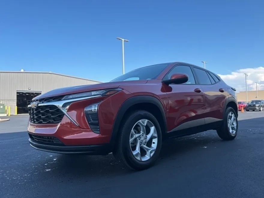 2024 Chevrolet Trax LS photo 1