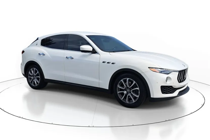 2018 Maserati Levante Base photo 1