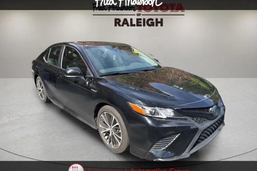 2020 Toyota Camry Hybrid SE photo 1