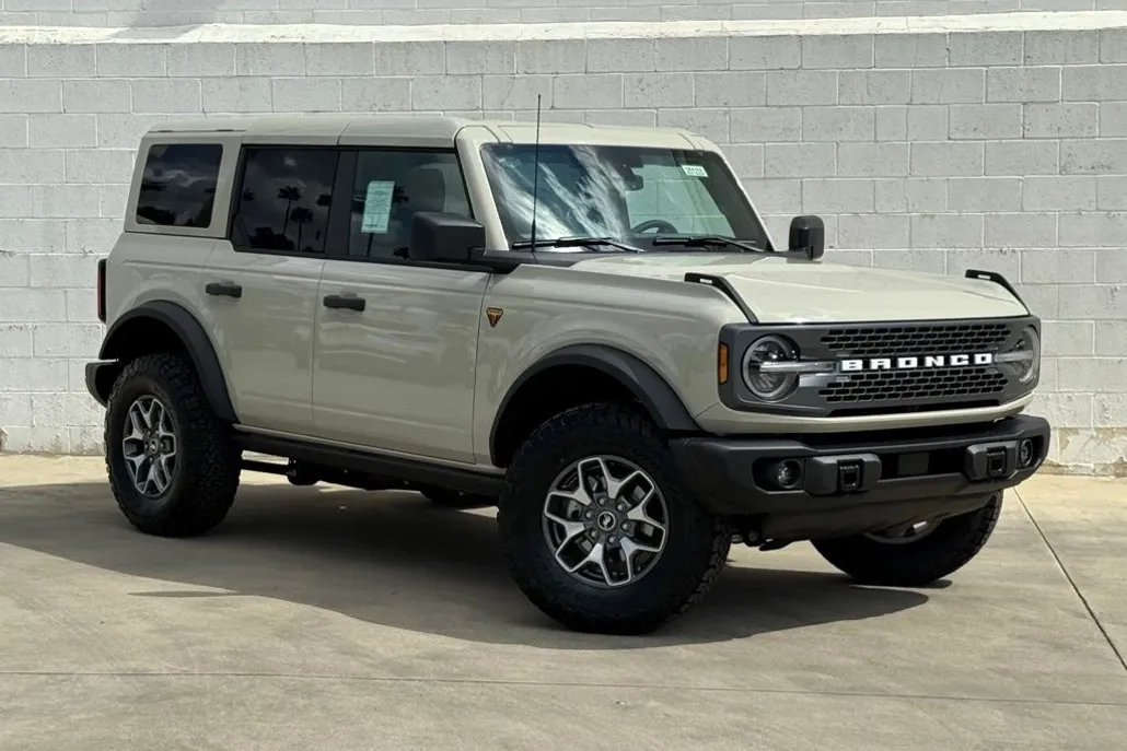 2025 Ford Bronco Badlands photo 1