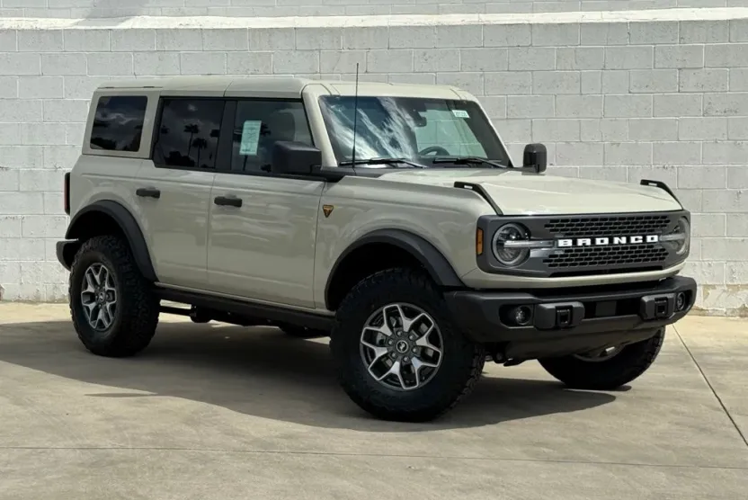 2025 Ford Bronco Badlands photo 1