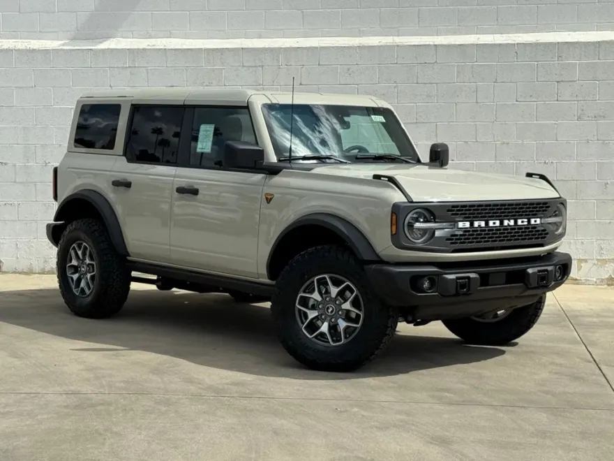 2025 Ford Bronco Badlands photo 1