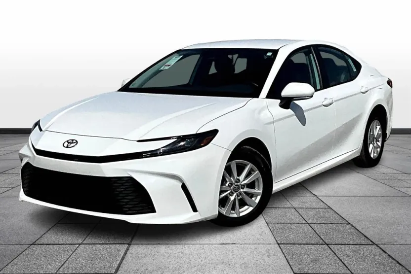 2025 Toyota Camry LE photo 1