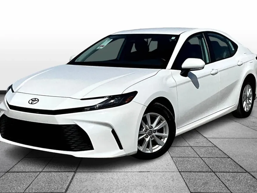 2025 Toyota Camry LE photo 1