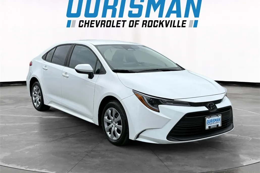 2025 Toyota Corolla LE photo 1